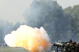 Il y a un an exactement, la reine Elizabeth II disparaissait. Des tirs de canon ont retenti dans tout le Royaume-Uni vendredi pour marquer ce changement d'ère.